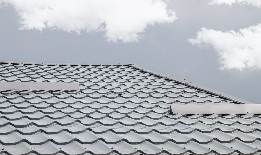 https://www.rpsmetalroofing.com/wp-content/uploads/2021/06/overlapping-corrugated-metal-sheets-on-roof-1024x609-1.jpg