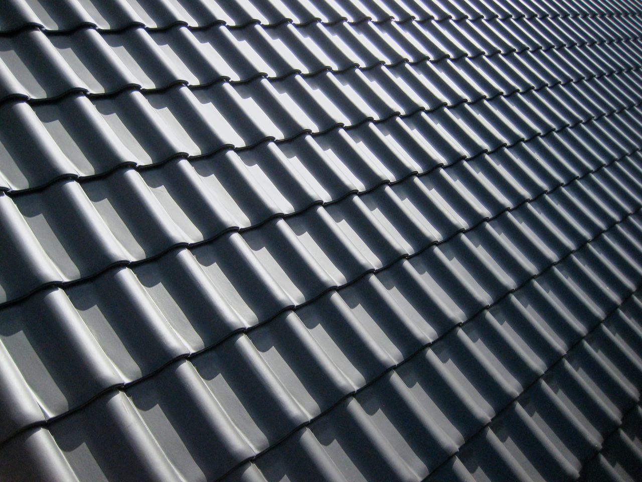 https://www.rpsmetalroofing.com/wp-content/uploads/2022/11/metal-roofing-tiles-1280x960.jpg