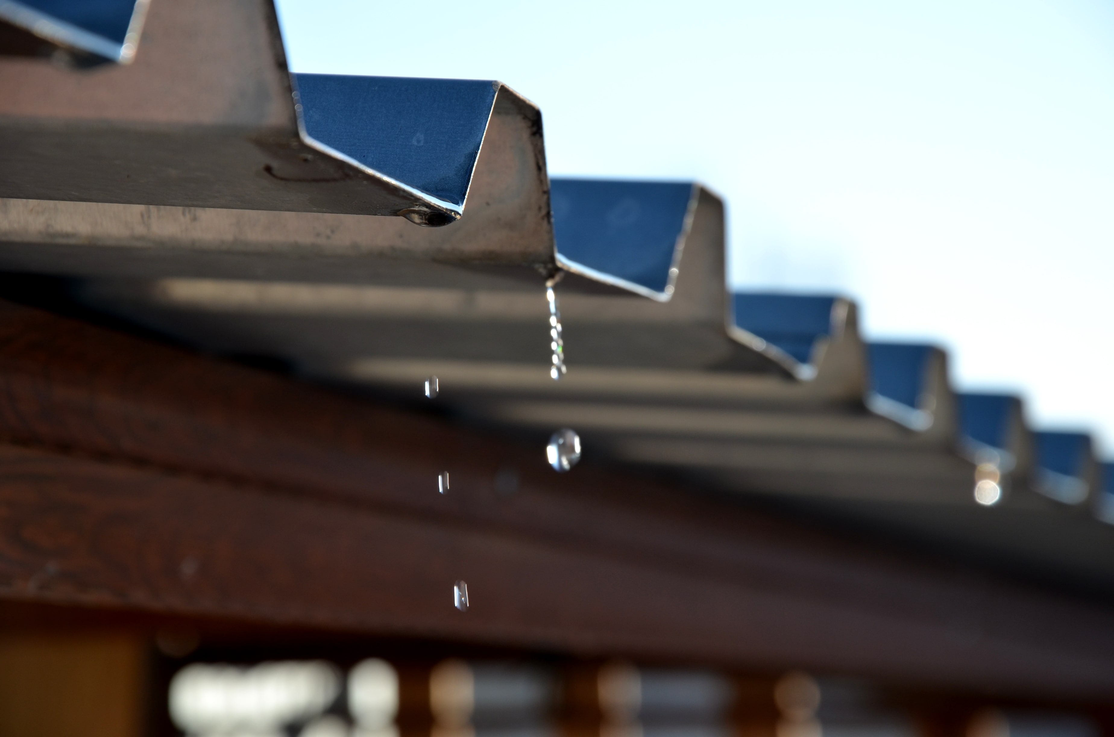 What is the Difference Between a Gutter Apron vs a Drip Edge? RPS