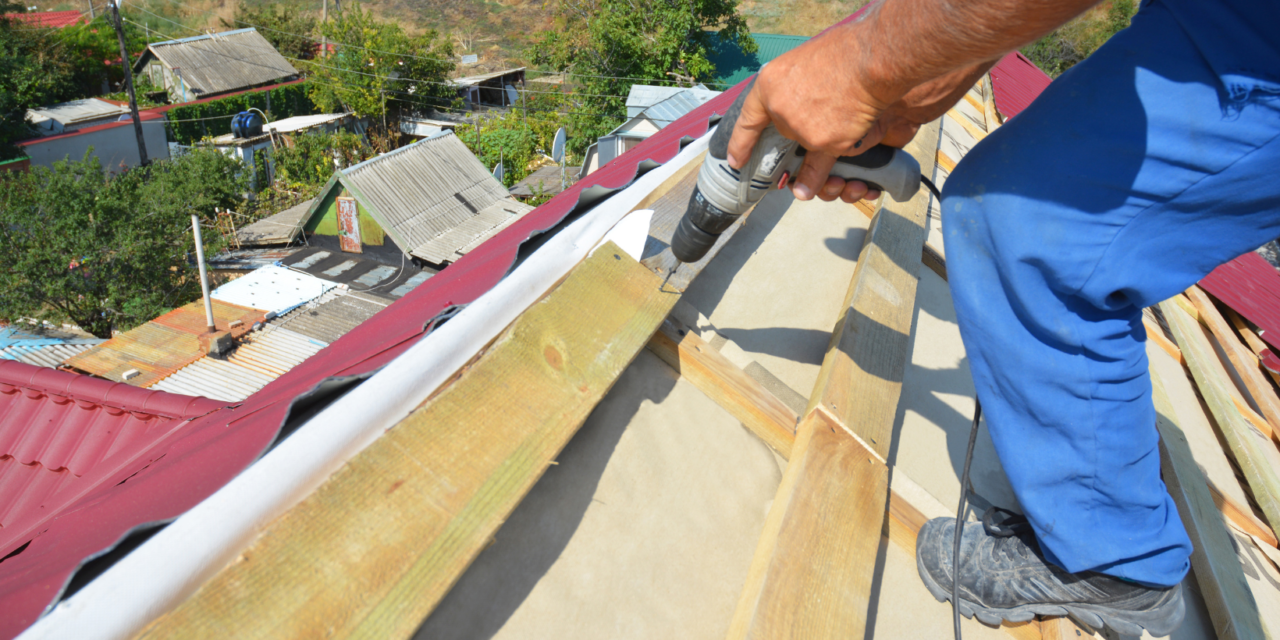 https://www.rpsmetalroofing.com/wp-content/uploads/2023/01/roofer-installing-tiles-1280x640.png