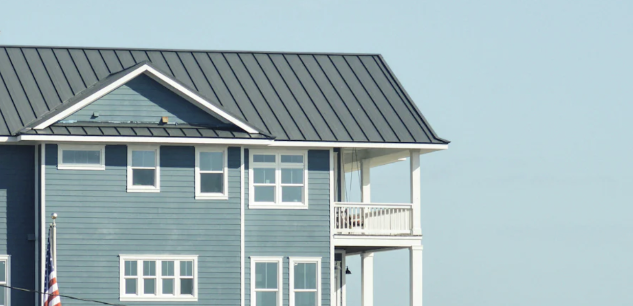 Best Siding Materials for High Winds and Hurricanes